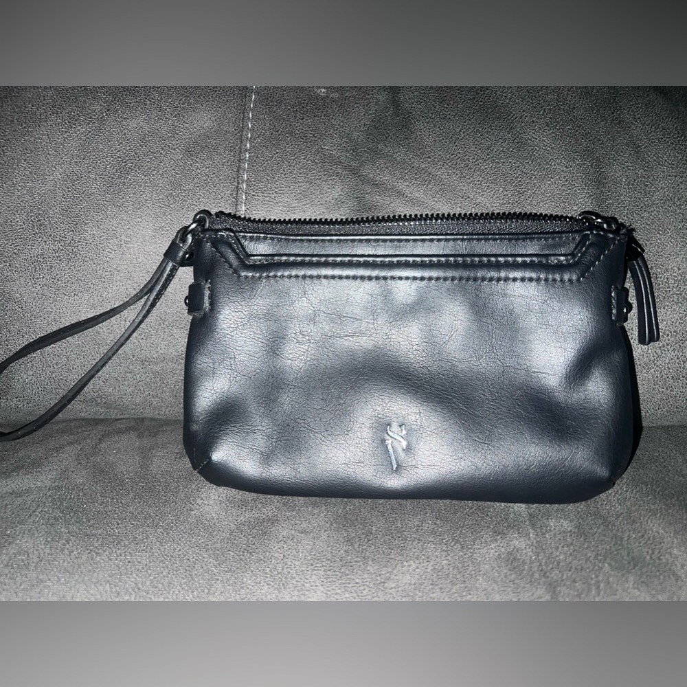 Simply Vera- Vera Wang Black wristlet